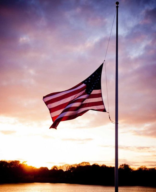 4ebb71b47d950548c9eb051226c39b37--flags-at-half-mast-american-pride.jpg