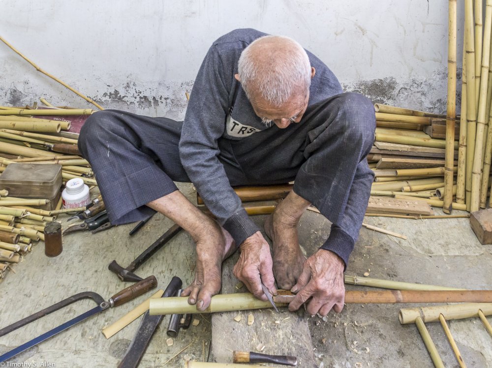 bamboo-master-chen-close-using-feet.jpg