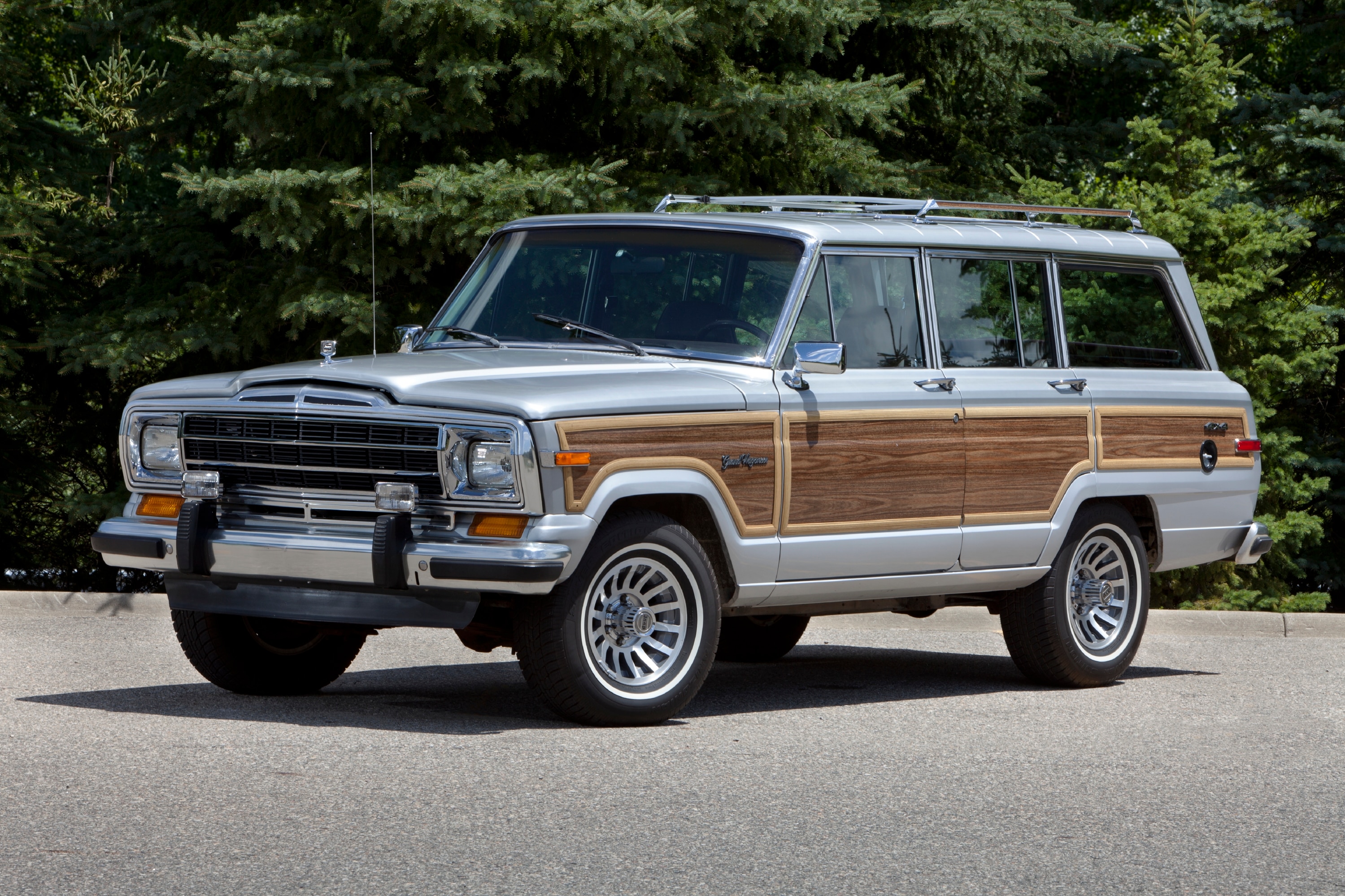 Jeep-Grand-Wagoneer-2.jpg