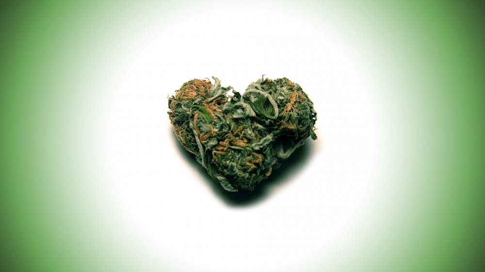 Love-Weed-Wallpaper-Nug-Heart.jpg