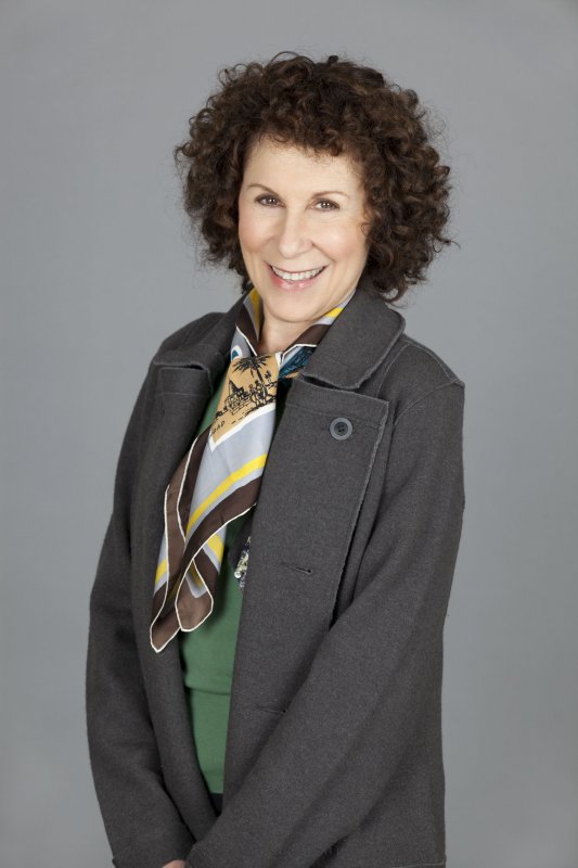 Rhea_Perlman_Olivers_Ghost_2011.jpg