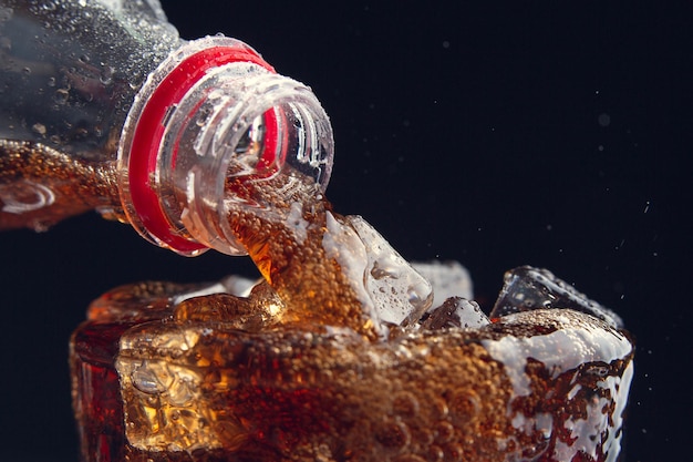 serving-cola-from-bottle-glass-full-ice_463209-157.jpg