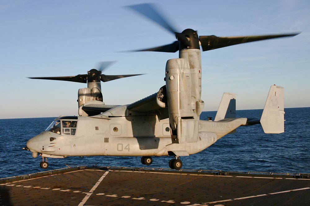 US_Navy_120209-N-RE822-273_An_Osprey_makes_a_historic_first_landing_ce.jpg