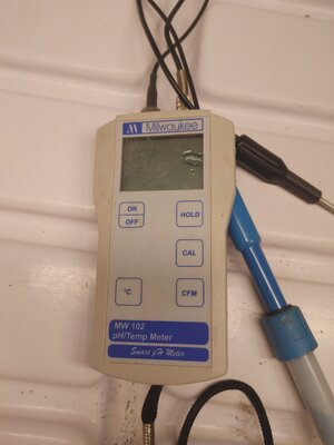 Milwaukee MW 102 pH meter