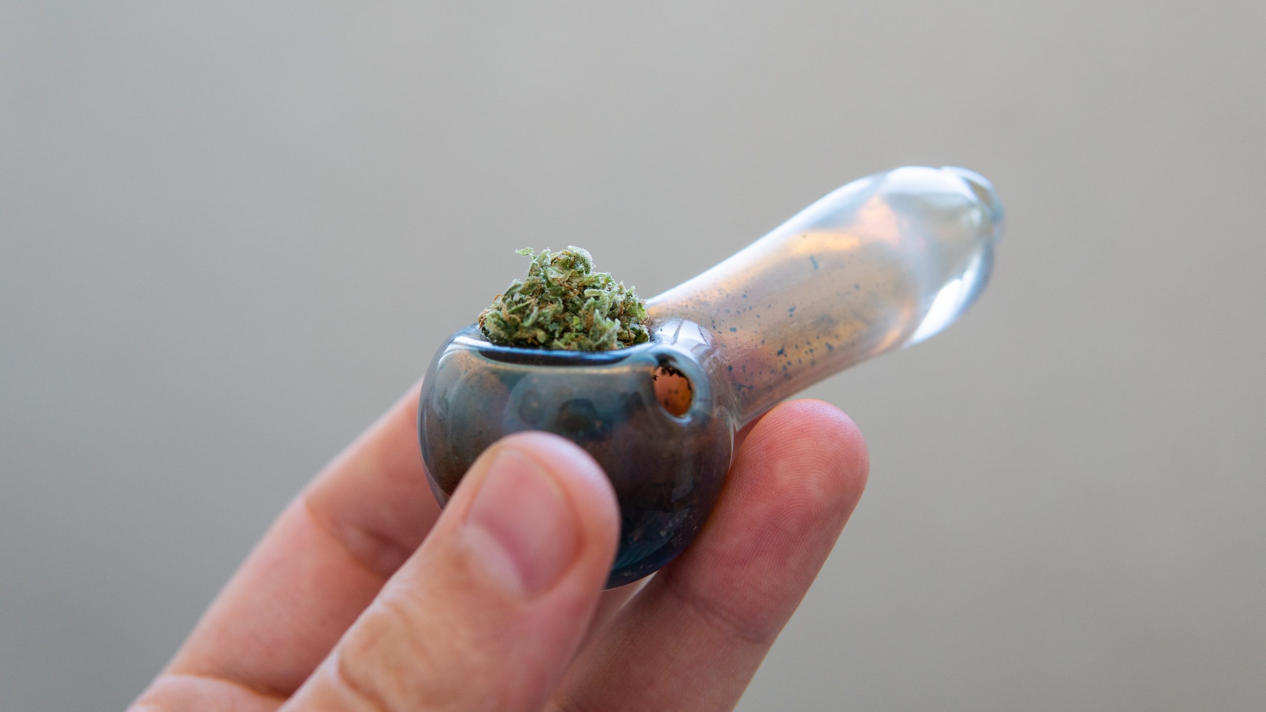 cannabis-university-how-to-smoke-weed-pipe-scaled.jpeg