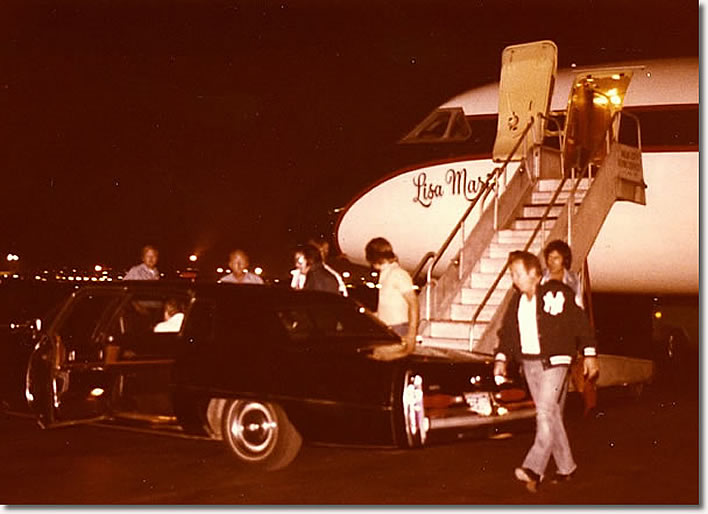 elvis-leaving-lisa-marie-plane-76.jpg