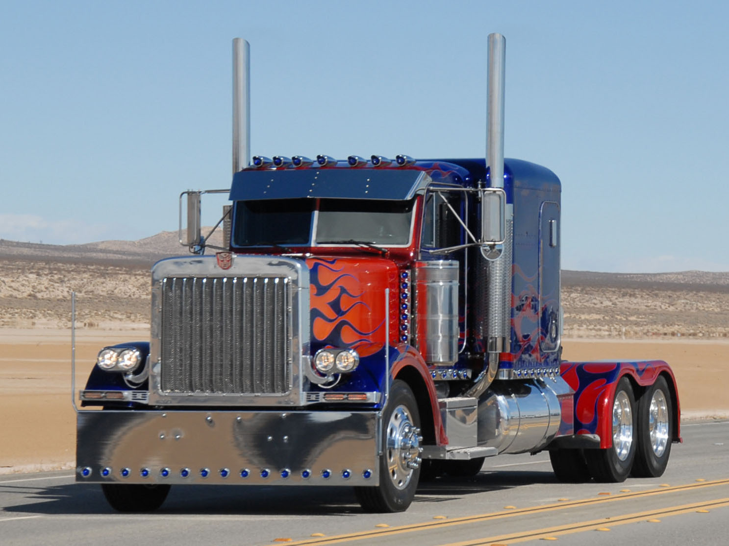 Optimus-Prime-Truck--LIVE--transformers-471517_1487_1115.jpg