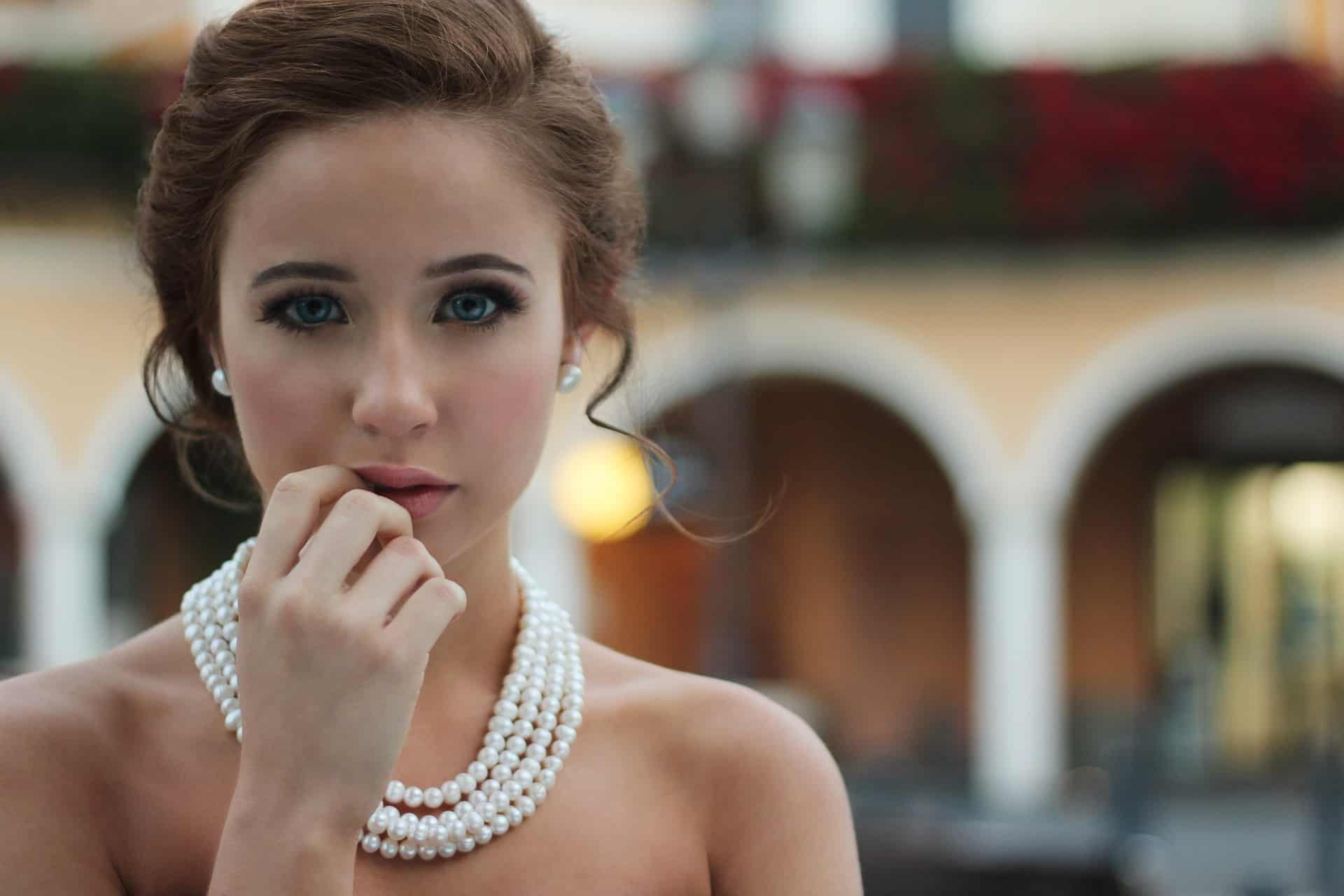 woman-wearing-pearl-necklace.jpg