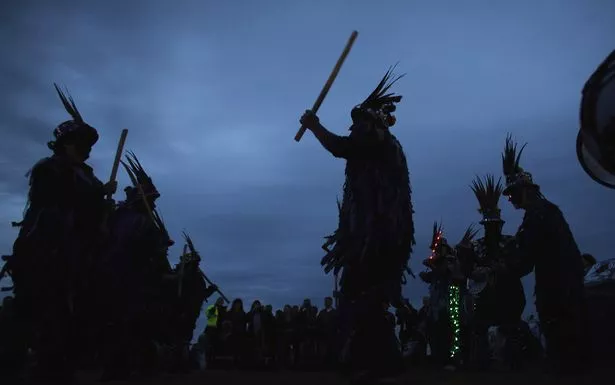 Midsummer-Solstice-celebrations-at-Stonehenge.png