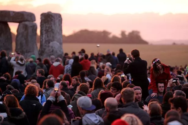 Stonehenge-summer-solstice.jpg