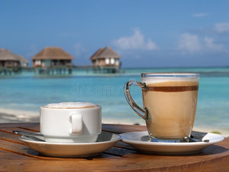 coffee-beach-sunny-day-27750358.jpg